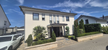 ***Exklusive Stadtvilla mit Pool in kleiner Spielstraße PROVISIONSFREI***, 65428 Rüsselsheim am Main, Einfamilienhaus